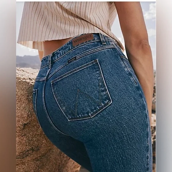 WOMEN'S WRANGLER high rise FIERCE FLARE JEAN - Picture 9 of 10